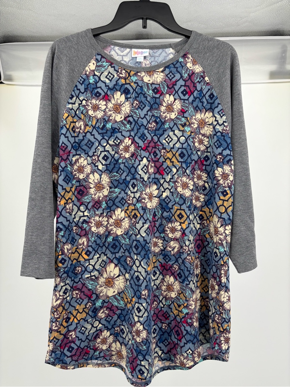 LuLaRoe 3/4” Sleeves Gray Floral Top Size 2XL